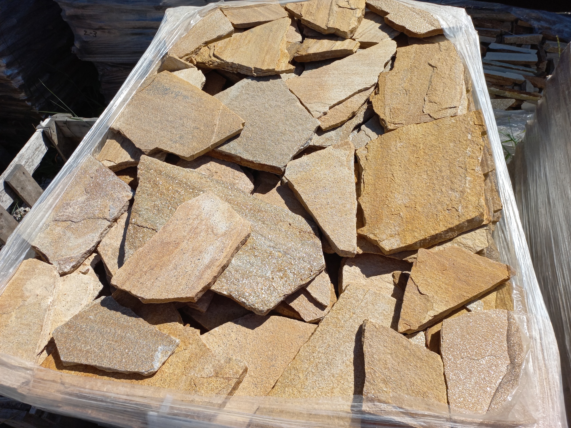 Плитняк златолит жёлтый золотистый для фасада 1,5-3см купить в Феодосии