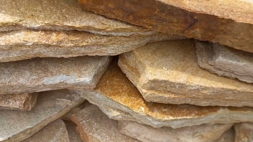 Плитняк златолит жёлтый золотистый для отмостки купить в Феодосии