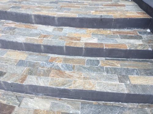 Плитка из Златолита Уральского для лестницы купить в Феодосии