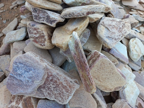 Златолит жёлтый, жёлто-зелёный глыбки и валуны для ланшафтного дизайна купить в Феодосии