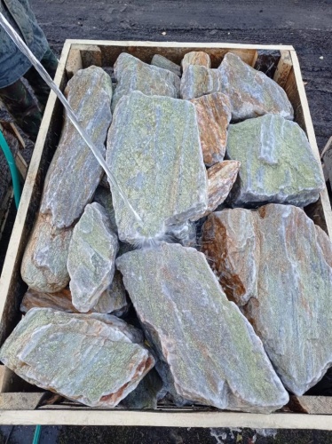 Златолит жёлтый, жёлто-зелёный глыбки и валуны для ланшафтного дизайна купить в Феодосии