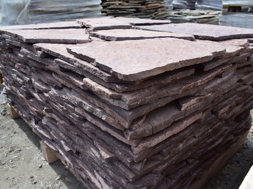 Плитняк лемезит бордовый для облицовки цоколя 20-25 мм  купить в Феодосии