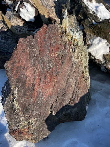 Ландшафтные глыбы красно-фиолетовые 200-1000 килограмм купить в Феодосии