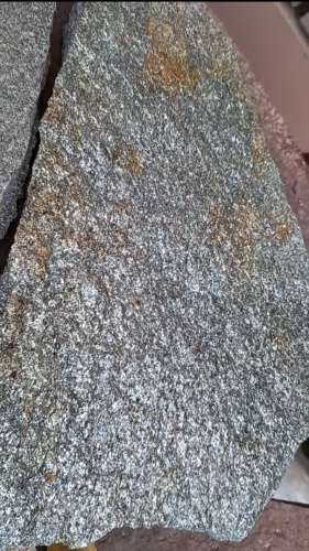 Плитняк златолит серебристый для цоколя, отмостки купить в Феодосии