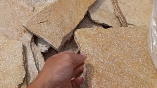 Плитняк златолит жёлтый золотистый для отмостки купить в Феодосии