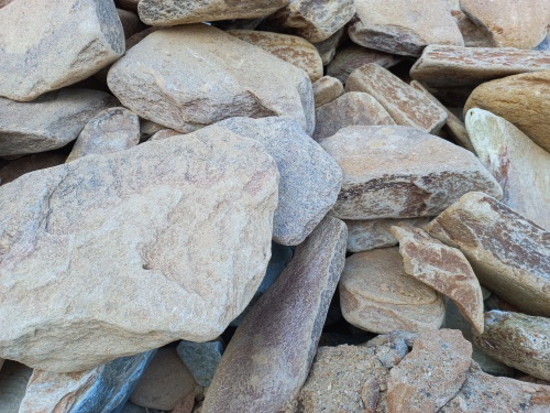 Златолит жёлтый, жёлто-зелёный глыбки и валуны для ланшафтного дизайна купить в Феодосии