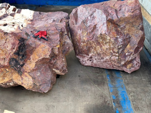 Ландшафтные глыбы красно-фиолетовые 200-1000 килограмм купить в Феодосии