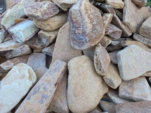 Златолит жёлтый, жёлто-зелёный глыбки и валуны для ланшафтного дизайна купить в Феодосии