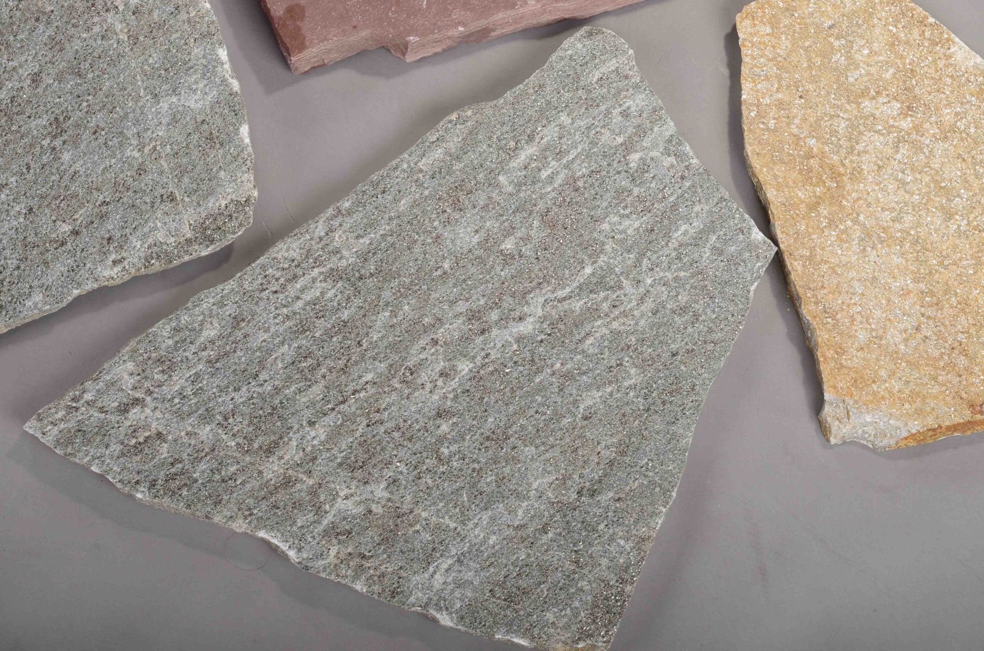 Плитняк златолит Уральский  для фасада купить в Феодосии