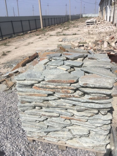 Златолит серебристый галтованный для лестниц купить в Феодосии