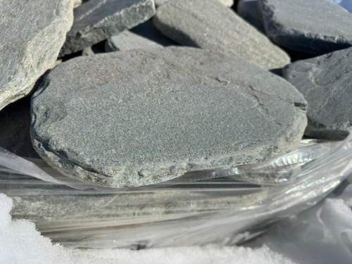 Плитняк златолит зелёный галтованный для мощения на бетон купить в Феодосии