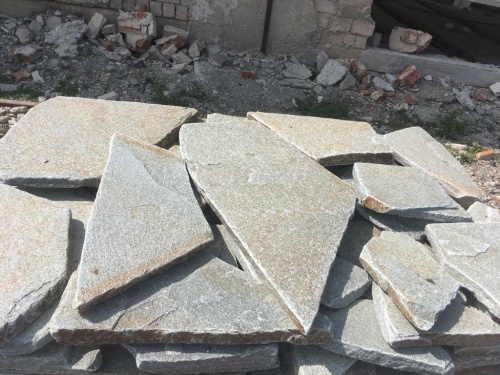 Златолит серебристый галтованный для лестниц купить в Феодосии