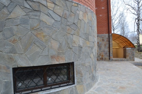 Плитняк златолит Уральский для цоколя, отмостки купить в Феодосии